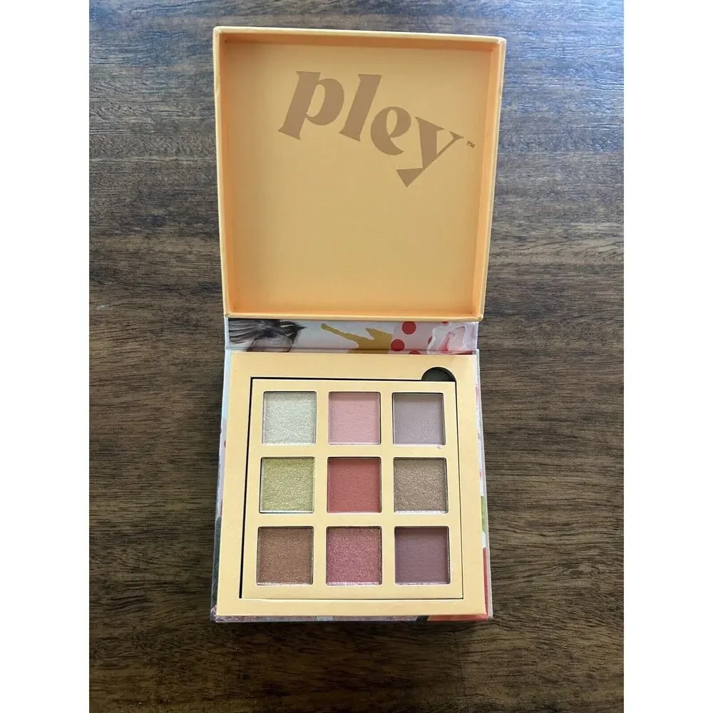 Pley Beauty ~ Golden Girl Eyeshadow Palette ~ NEW